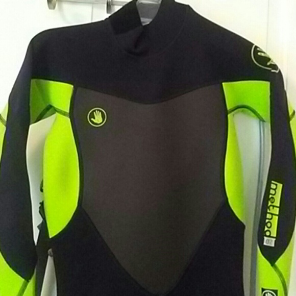 Wetsuit - Picture 1 of 4